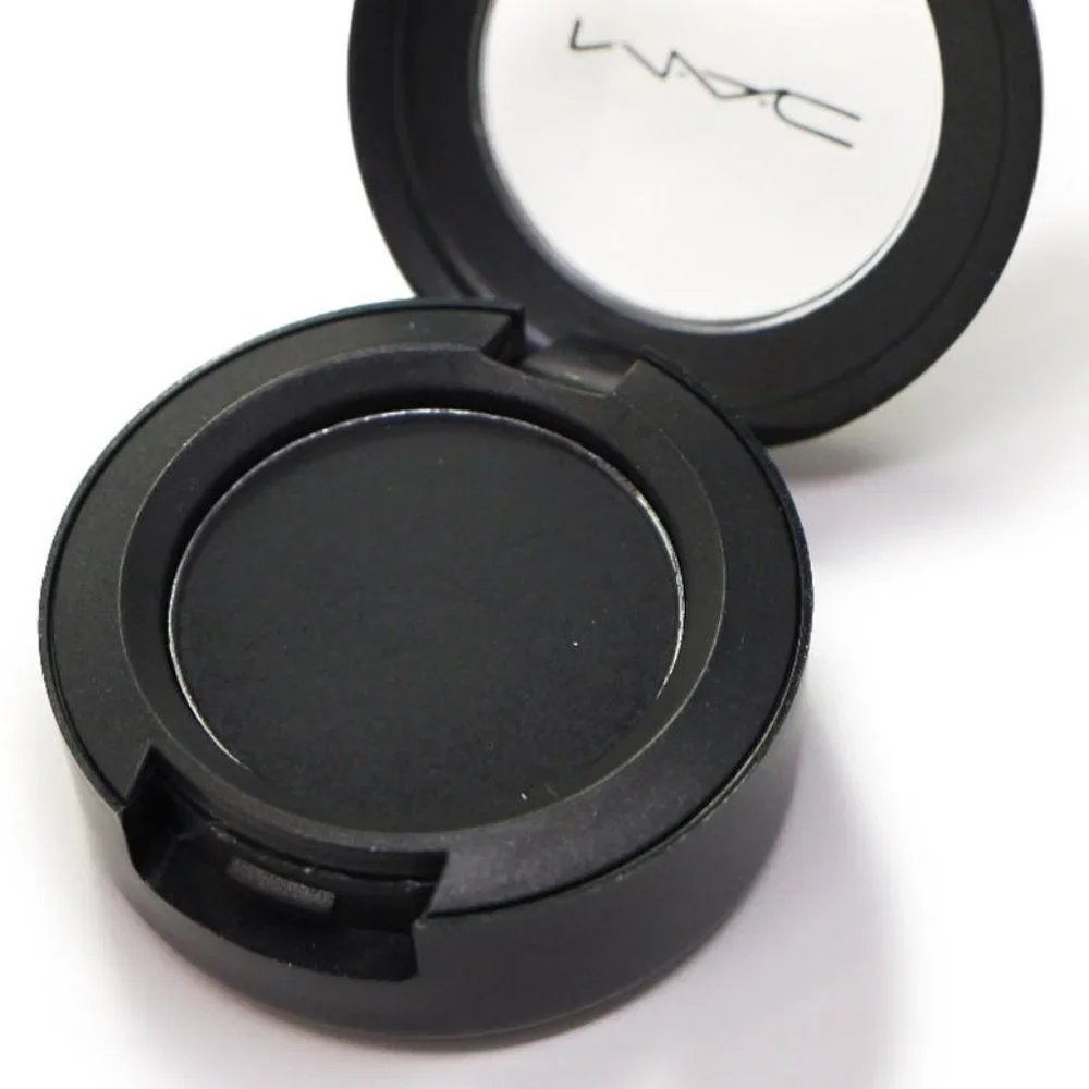 MAC CARBON eye shadow new Matte smoky sultry black